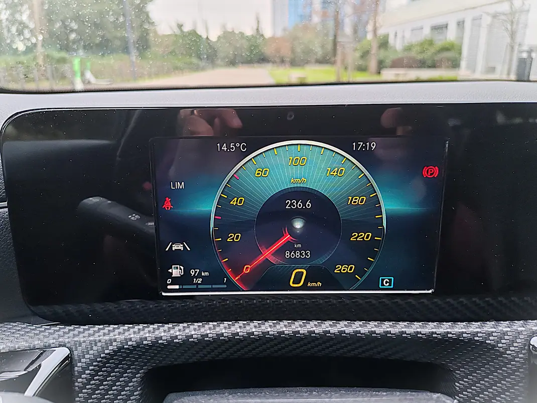 Mercedes-Benz A 180 Limousine 2020 - 21950 EUR, 87000 km - AUTO.MOTO.pt - 87000km - foto 8 de 9