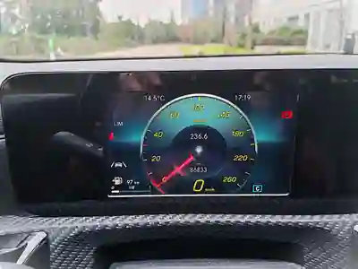 Mercedes-Benz A 180 Limousine 2020 - 21950 EUR, 87000 km - AUTO.MOTO.pt - 87000km - foto 8 de 9