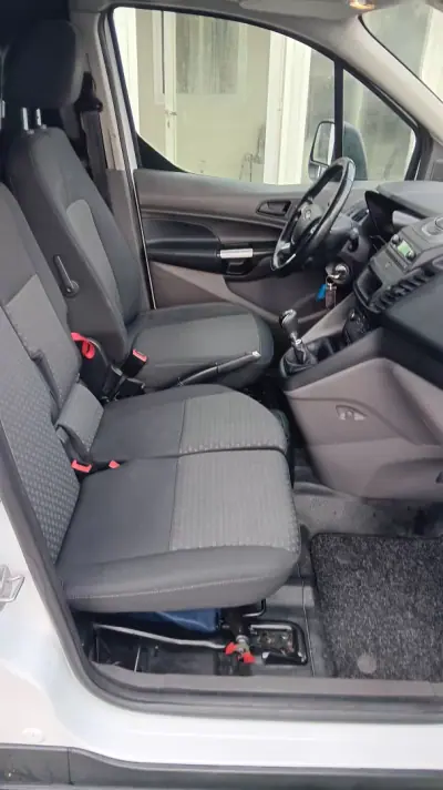 Ford Transit Connect 2018 - 12300 EUR, 207321 km - AUTO.MOTO.pt - 207321km - foto 18 de 21