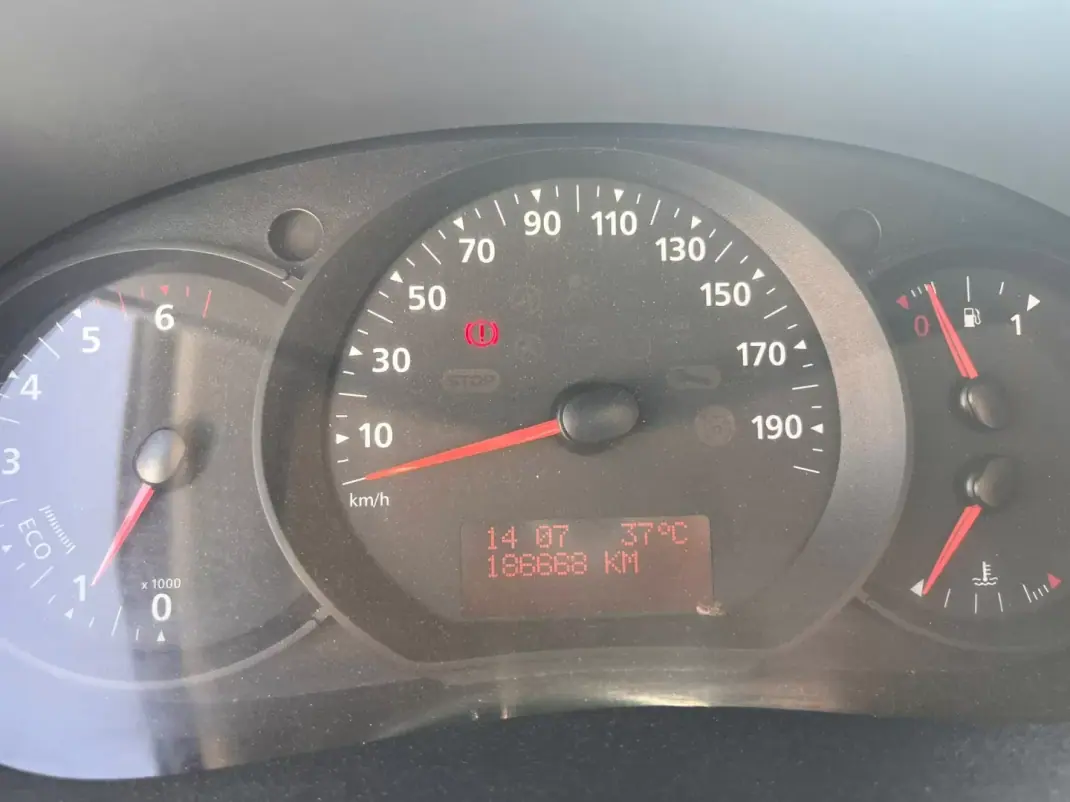 Renault Kangoo 2018 - 10900 EUR, 186468 km - 186468km - foto 5 de 8