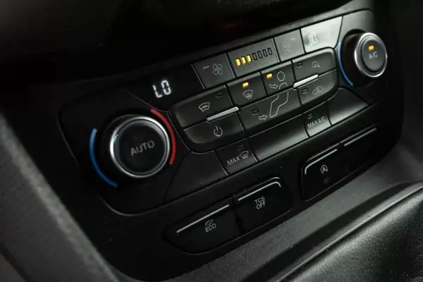 Ford Transit Connect 2020 - 15000 EUR, 147248 km - AUTO.MOTO.pt - 147248km - foto 15 de 20