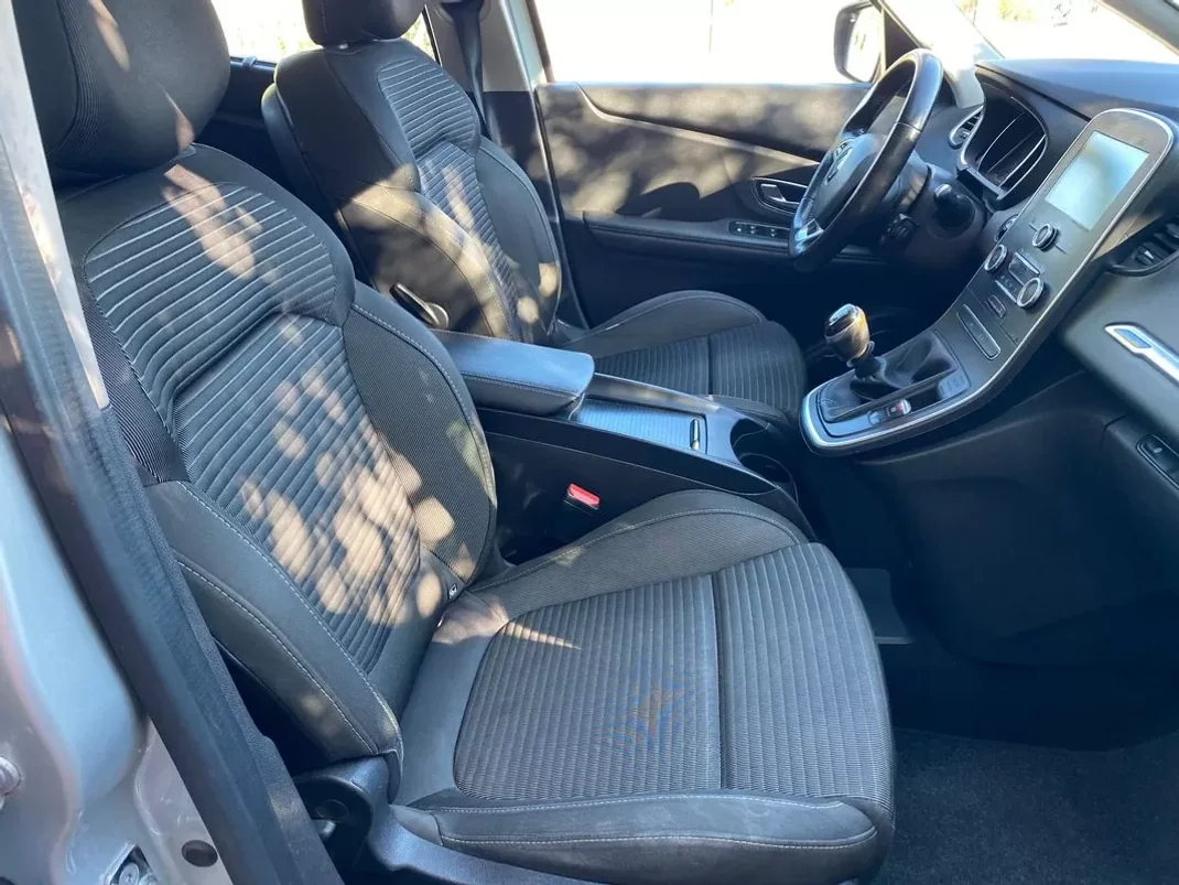 Renault Grand Scénic 2017 - 12950 EUR, 239000 km - AUTO.MOTO.pt - 239000km - foto 21 de 21