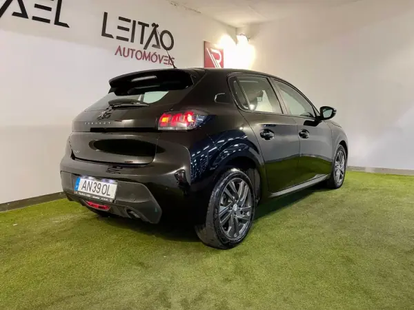 Peugeot 208 2022 - 13450 EUR, 145000 km - AUTO.MOTO.pt - 145000km - foto 6 de 29
