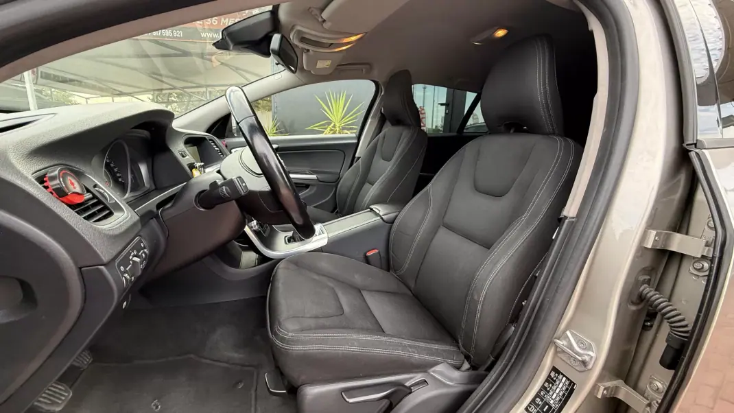 Volvo V60 2015 - 9990 EUR, 265000 km - 265000km - foto 24 de 25