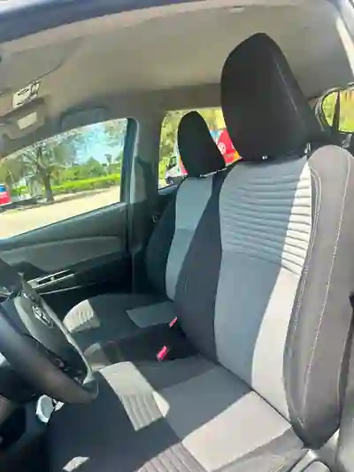 Toyota Yaris 2017 - 14500 EUR, 110000 km - AUTO.MOTO.pt - 110000km - foto 13 de 14
