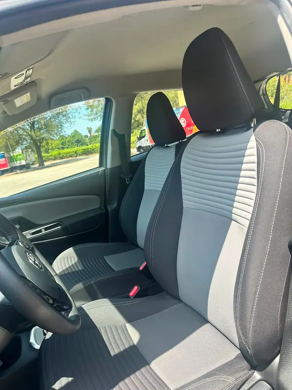 Toyota Yaris 2017 - 14500 EUR, 110000 km - AUTO.MOTO.pt - 110000km - foto 13 de 14