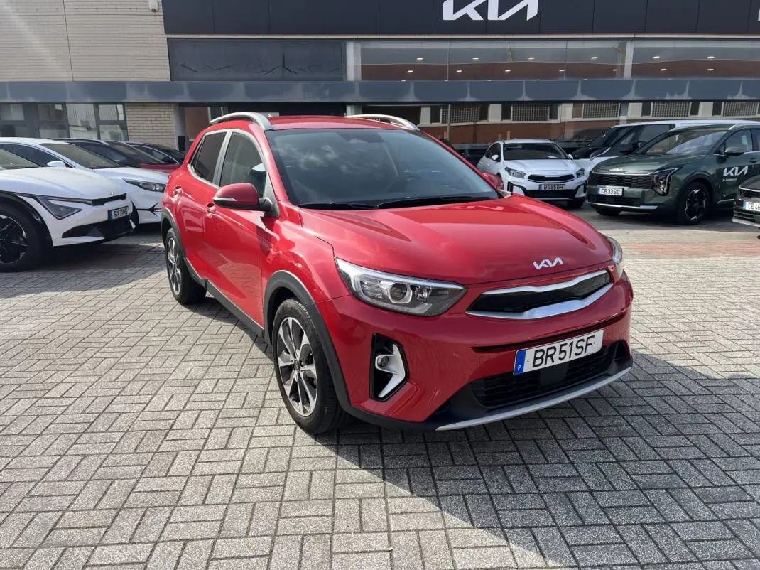 Kia Stonic 2025 - 20500 EUR, 17500 km - AUTO.MOTO.pt - 17500km - foto 1 de 19