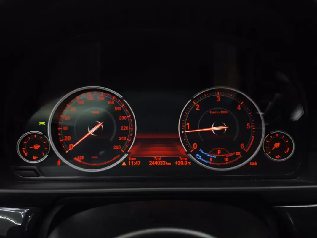 BMW 520 2015 - 19950 EUR, 244033 km - AUTO.MOTO.pt - 244033km - foto 30 de 46