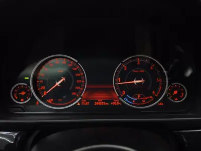 BMW 520 2015 - 19950 EUR, 244033 km - AUTO.MOTO.pt - 244033km - foto 30 de 46