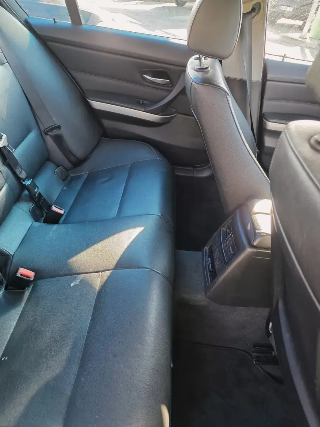 BMW 320 2009 - 8990 EUR, 225750 km - AUTO.MOTO.pt - 225750km - foto 11 de 11