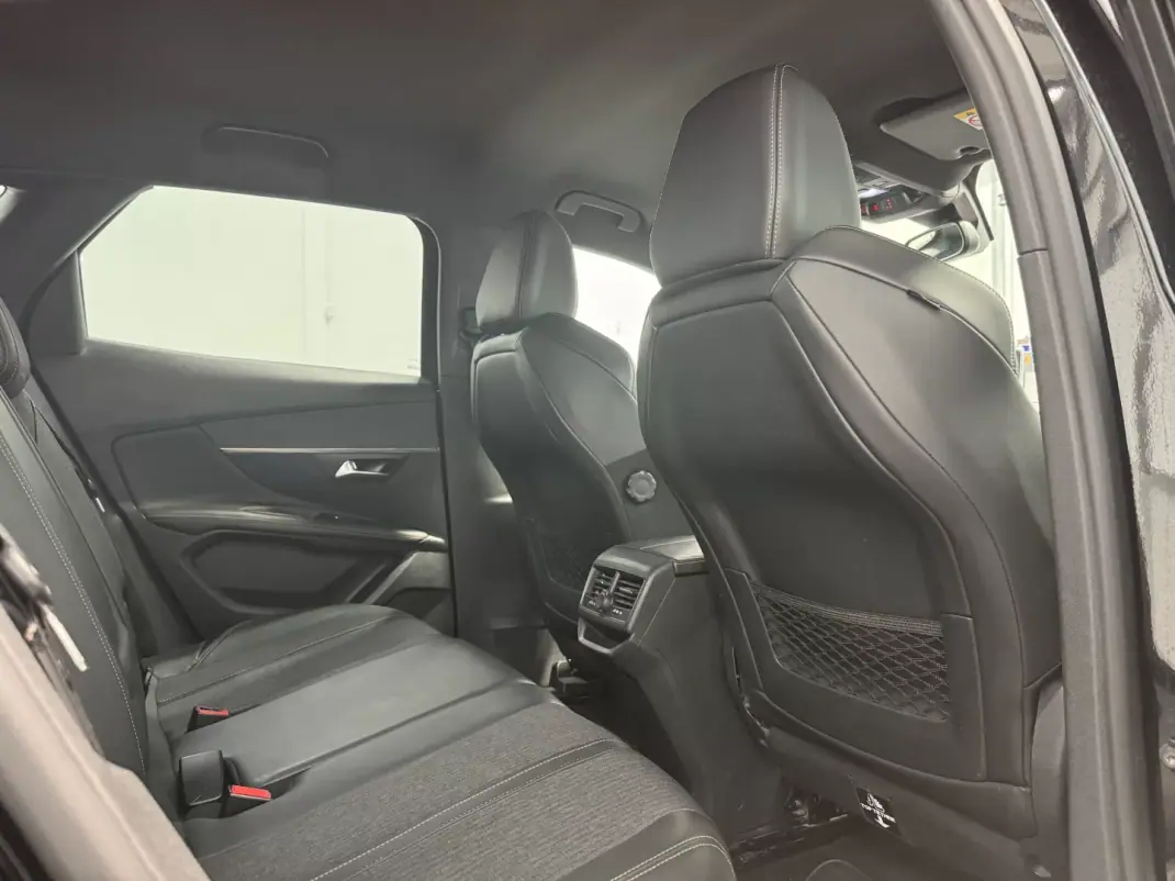 Peugeot 3008 2018 - 16990 EUR, 121000 km - AUTO.MOTO.pt - 121000km - foto 30 de 31