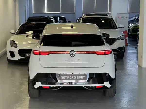 Renault Mégane E-Tech 2022 - 27990 EUR, 50000 km - AUTO.MOTO.pt - 50000km - foto 47 de 54