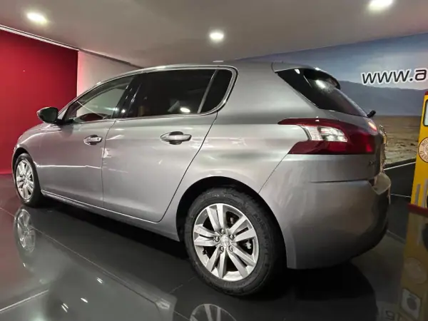 Peugeot 308 2015 - 10750 EUR, 210520 km - 210520km - foto 4 de 22