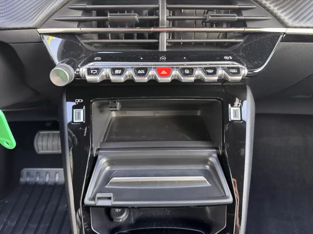 Peugeot 2008 2025 - 24900 EUR, 22017 km - AUTO.MOTO.pt - 22017km - foto 19 de 25