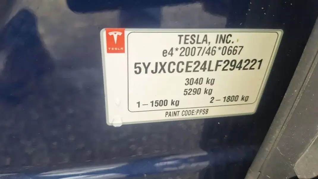 Tesla Model X 2020 - 45500 EUR, 85990 km - AUTO.MOTO.pt - 85990km - foto 37 de 38