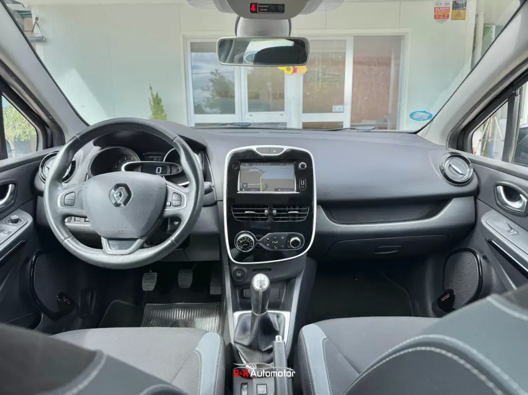 Renault Clio 2015 - 10990 EUR, 140000 km - AUTO.MOTO.pt - 140000km - foto 10 de 12