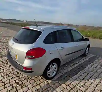 Renault Clio 2008 - 3990 EUR, 199500 km - AUTO.MOTO.pt - 199500km - foto 6 de 19
