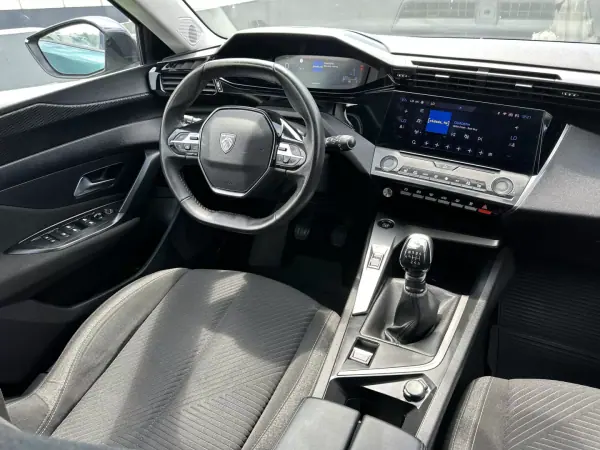 Peugeot 308 SW 2022 - 15500 EUR, 200000 km - AUTO.MOTO.pt - 200000km - foto 25 de 60