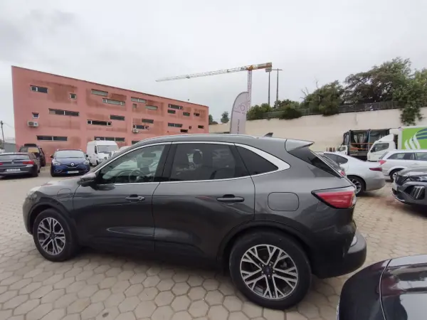 Ford Kuga 2.5 PHEV Titanium 2020 Híbrido Plug-In — 107 816 km · Faro Ford Kuga 2.5 PHEV Titanium 2020 Híbrido Plug-In
