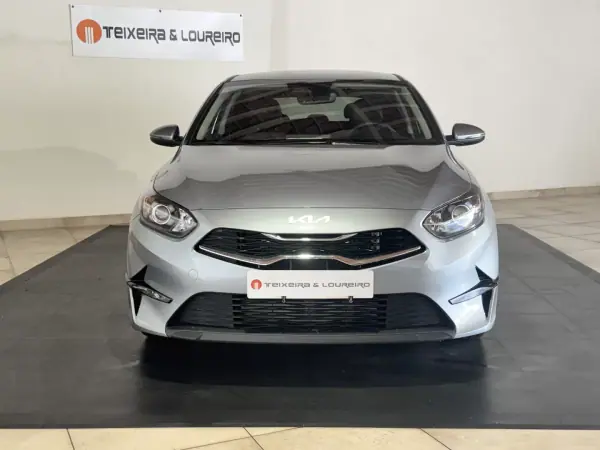 Kia Ceed 2025 - 23900 EUR, 506 km - AUTO.MOTO.pt - 506km - foto 2 de 26