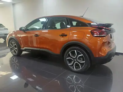 Citroën e-C4 2022 — foto 6 de 25