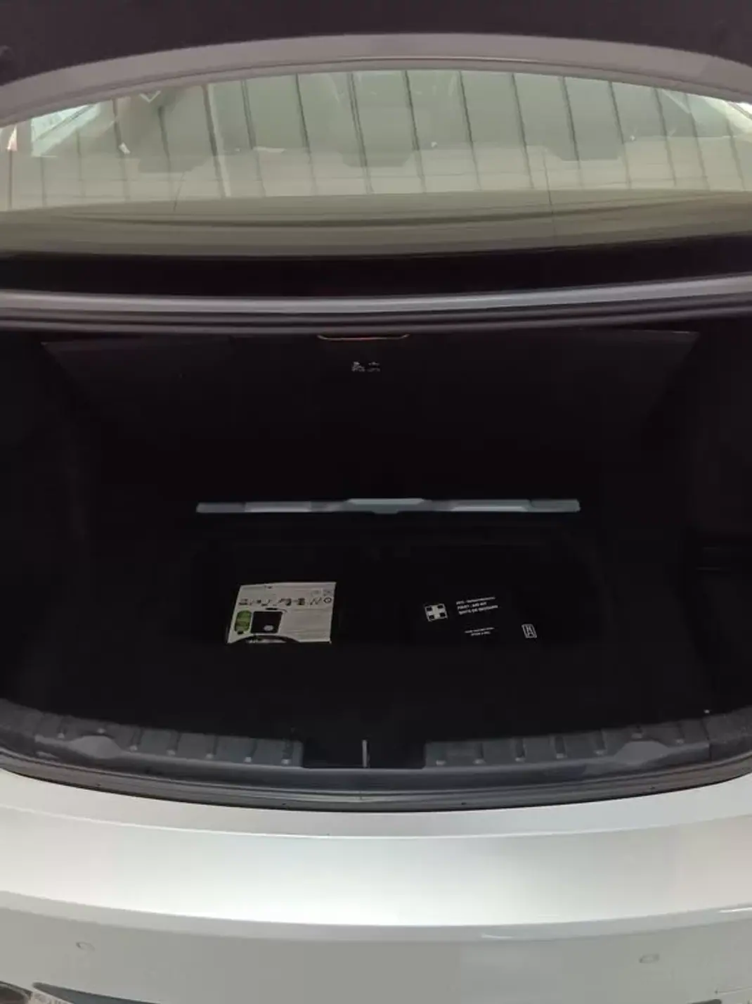 BMW 320 2014 - 15500 EUR, 265000 km - AUTO.MOTO.pt - 265000km - foto 14 de 20