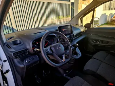 Opel COMBO 2022 - 15990 EUR, 55209 km - AUTO.MOTO.pt - 55209km - foto 11 de 15