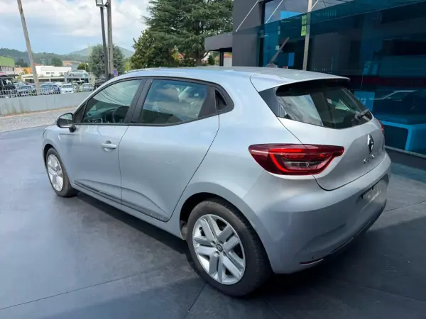 Renault Clio 2021 - 14900 EUR, 122000 km - AUTO.MOTO.pt - 122000km - foto 2 de 12