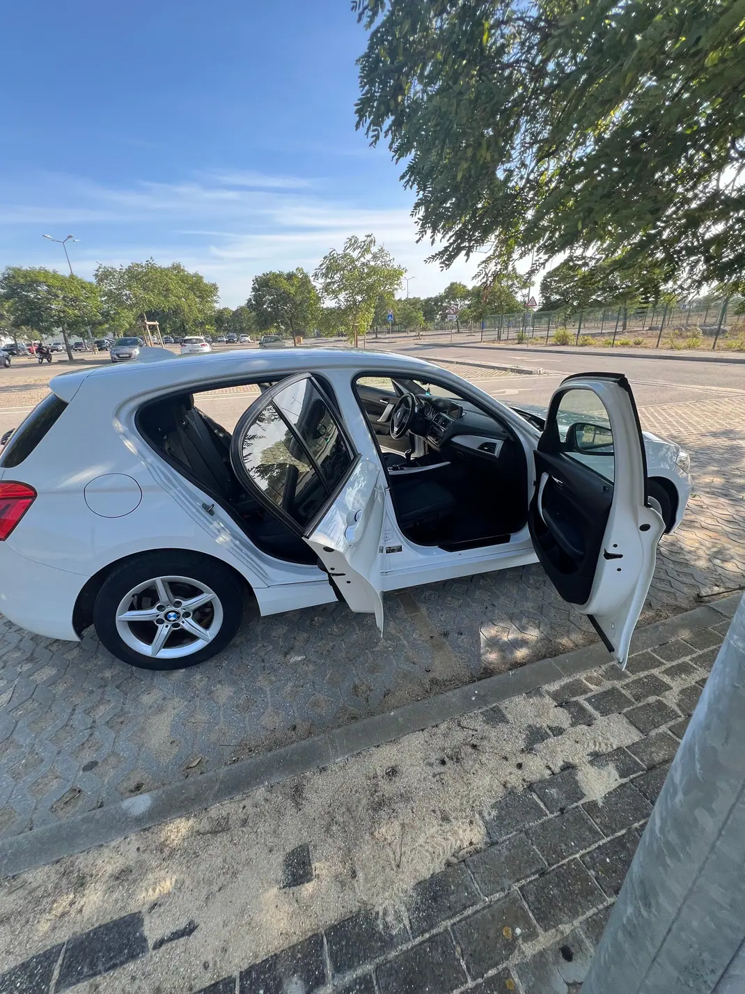 BMW 1 Series 2016 - 14800 EUR, 142000 km - 142000km - foto 14 de 14