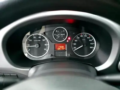 Peugeot Partner 2017 - 12490 EUR, 129000 km - AUTO.MOTO.pt - 129000km - foto 13 de 27