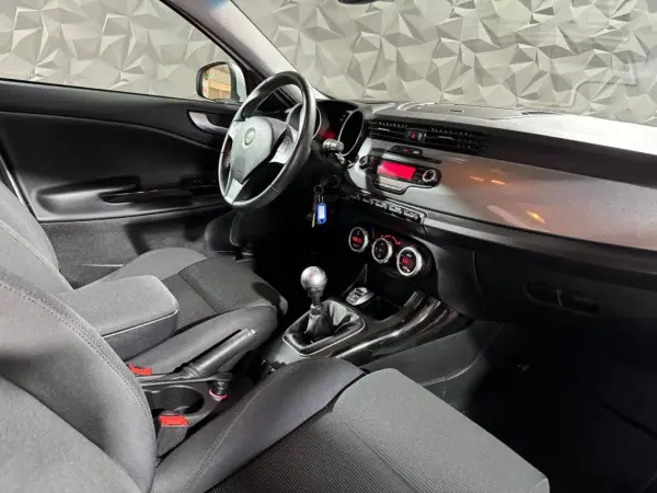 Alfa Romeo Giulietta 2012 - 13750 EUR, 119336 km - AUTO.MOTO.pt - 119336km - foto 22 de 35