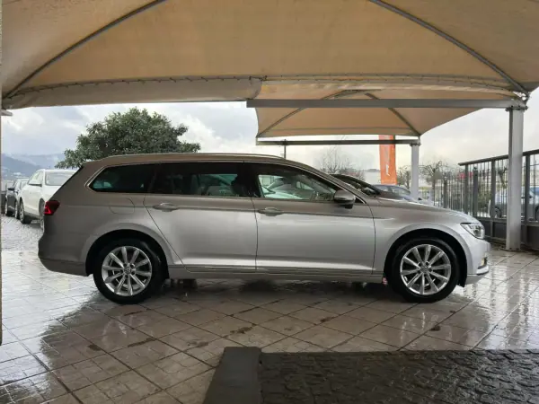 Volkswagen Passat Variant 2015 - 13950 EUR, 242286 km - AUTO.MOTO.pt - 242286km - foto 9 de 36