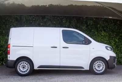 Toyota Proace 1.6 D4D L1H1 2019 - 15900 EUR, 65000 km - AUTO.MOTO.pt - 65000km - foto 13 de 15