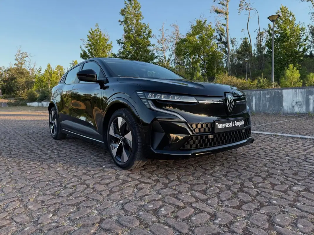 Renault Mégane E-Tech 2023 - 23500 EUR, 83000 km - AUTO.MOTO.pt - 83000km - foto 17 de 18