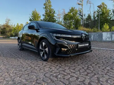 Renault Mégane E-Tech 2023 - 23500 EUR, 83000 km - AUTO.MOTO.pt - 83000km - foto 17 de 18