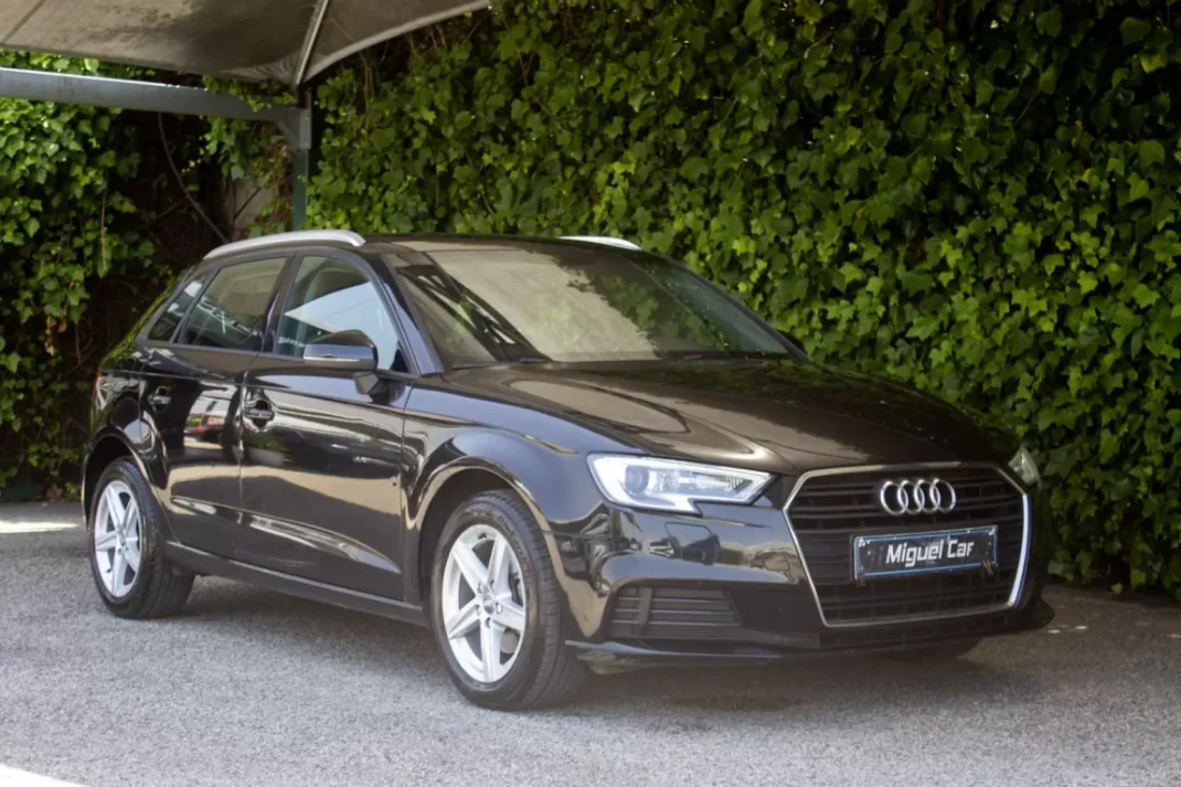 Audi A3 Sportback 2019 - 17800 EUR, 118000 km - AUTO.MOTO.pt - 118000km - foto 1 de 16