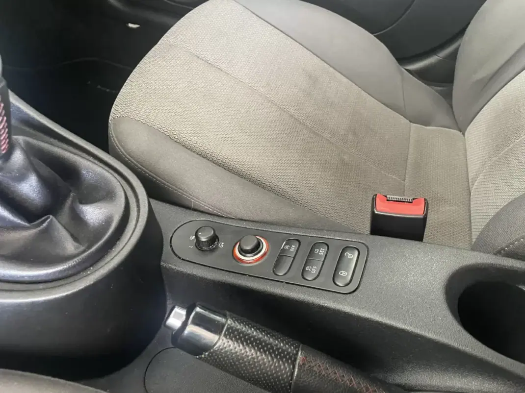 SEAT Leon 2012 - 12900 EUR, 163105 km - AUTO.MOTO.pt - 163105km - foto 14 de 27