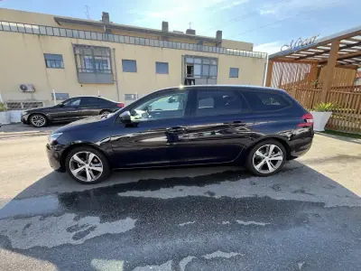 Peugeot 308 SW 2018 - 9950 EUR, 219000 km - AUTO.MOTO.pt - 219000km - foto 8 de 40