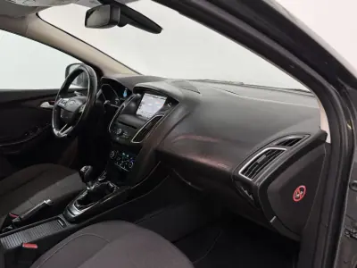 Ford Focus 2015 - 9750 EUR, 182000 km - AUTO.MOTO.pt - 182000km - foto 45 de 49