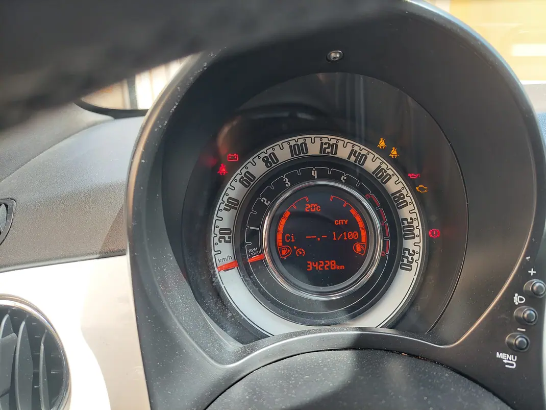 Fiat 500 2022 - 11500 EUR, 34000 km - AUTO.MOTO.pt - 34000km - foto 8 de 10