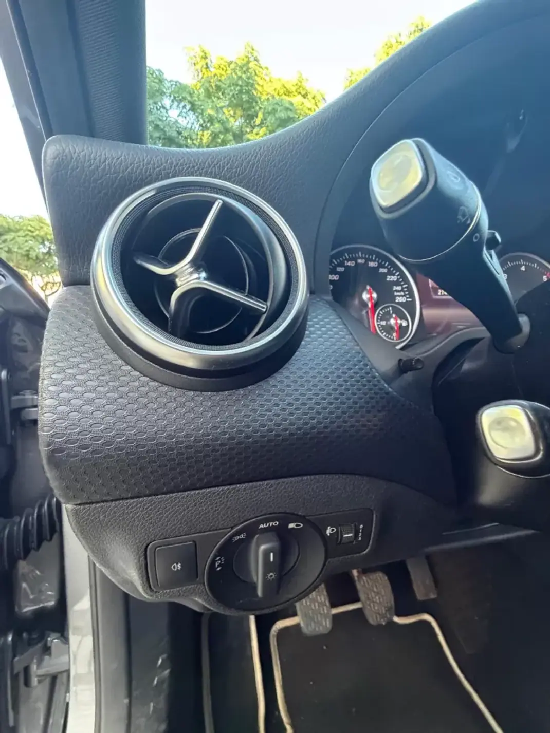 Mercedes-Benz A 180 2015 - 13900 EUR, 210000 km - 210000km - foto 9 de 26