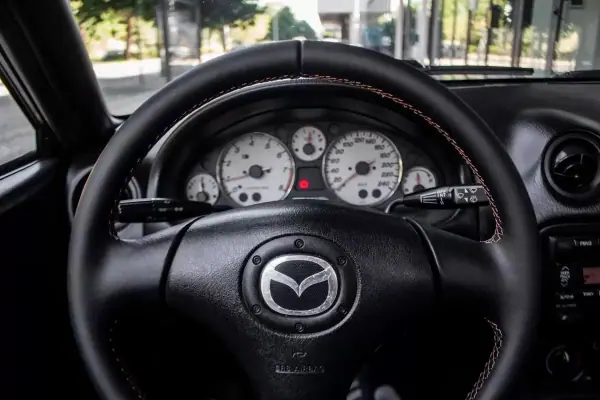 Mazda MX-5 2002 - 11750 EUR, 222949 km - AUTO.MOTO.pt - 222949km - foto 13 de 28