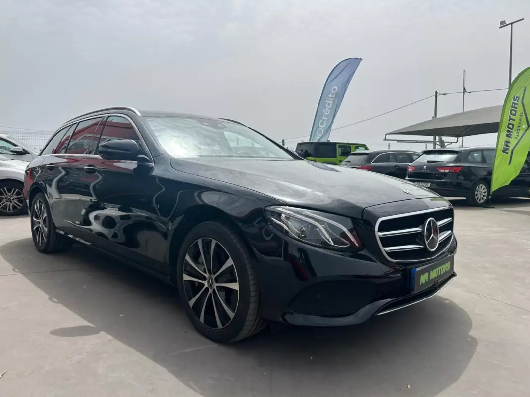 Mercedes-Benz E 300 2020 - 28990 EUR, 140000 km - AUTO.MOTO.pt - 140000km - foto 4 de 23