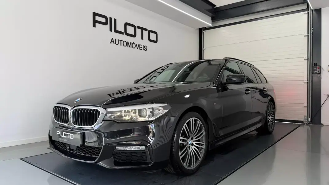 BMW 520 2017 - 23990 EUR, 262000 km - AUTO.MOTO.pt - 262000km - foto 1 de 40