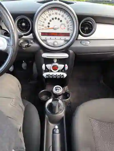MINI Cooper 2009 - 5950 EUR, 230000 km - AUTO.MOTO.pt - 230000km - foto 11 de 15