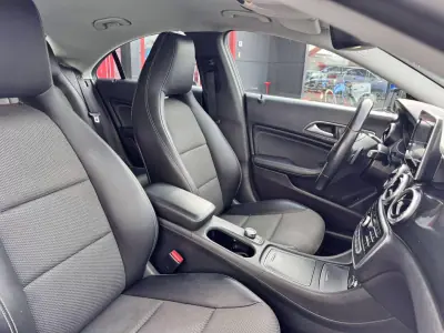 Mercedes-Benz CLA 180 2018 - 21500 EUR, 179900 km - AUTO.MOTO.pt - 179900km - foto 11 de 25