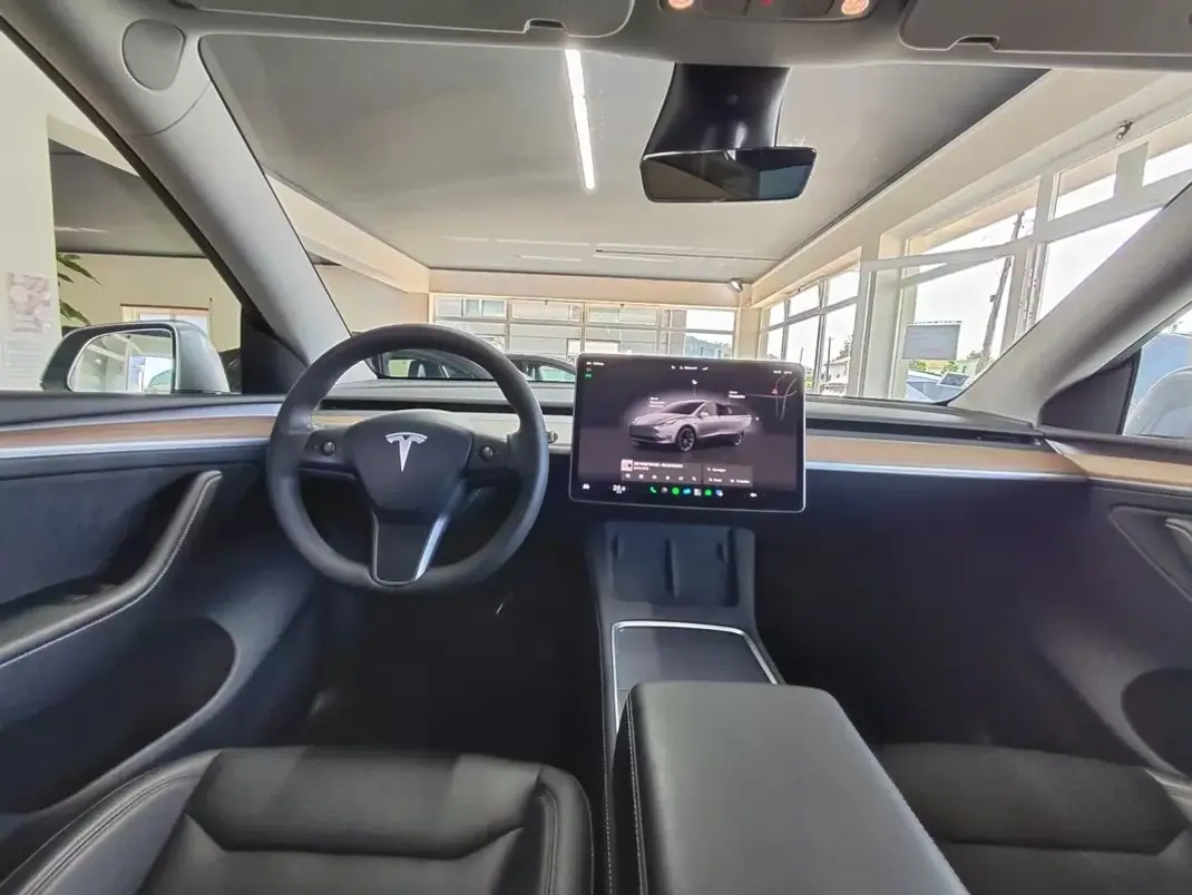 Tesla Model Y 2023 - 38900 EUR, 39000 km - AUTO.MOTO.pt - 39000km - foto 33 de 33