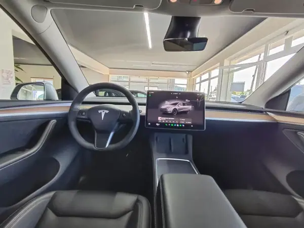Tesla Model Y 2023 - 38900 EUR, 39000 km - AUTO.MOTO.pt - 39000km - foto 33 de 33