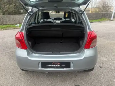 Toyota Yaris 2006 - 7450 EUR, 168000 km - AUTO.MOTO.pt - 168000km - foto 21 de 25