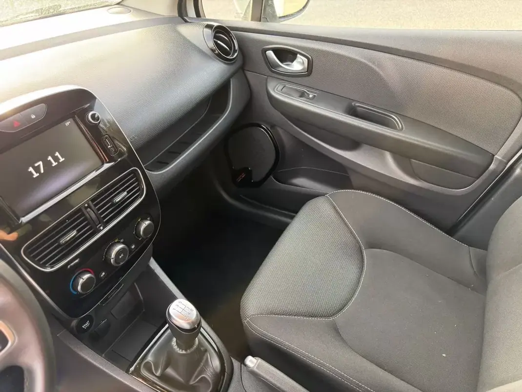 Renault Clio Sport Tourer 2019 - 8900 EUR, 169500 km - AUTO.MOTO.pt - 169500km - foto 4 de 14